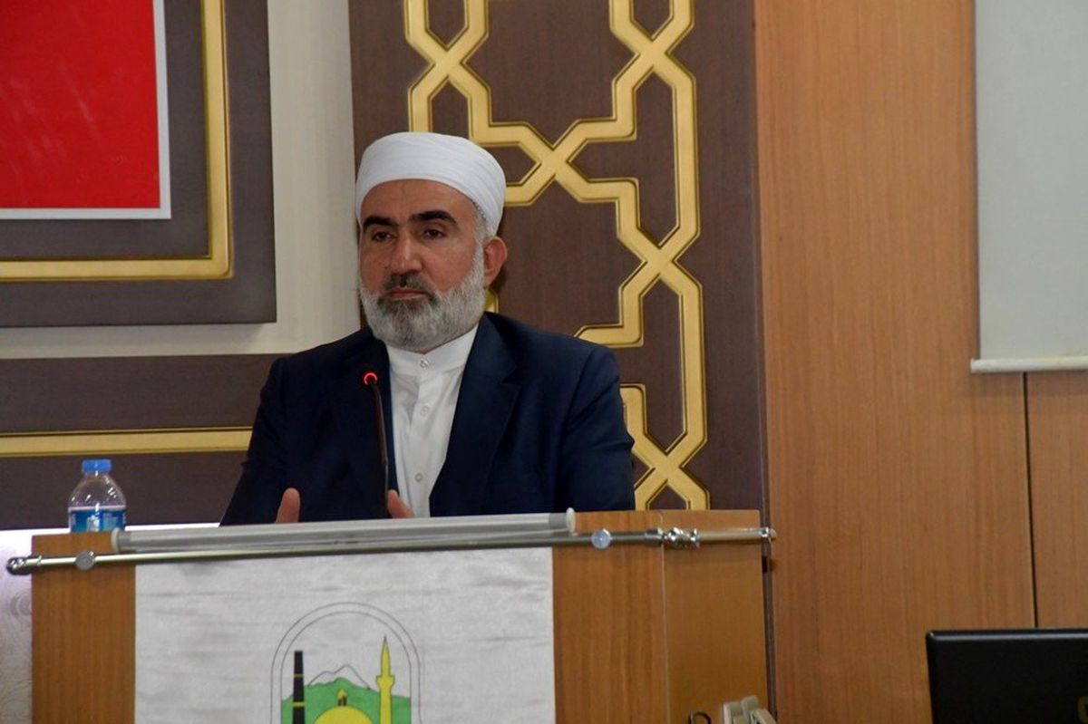 Tayyip Elçi, İnegöl'lülere ailede mahremiyet ve tesettürü anlattı