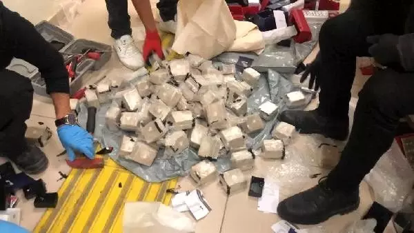 Van'da ışıldaklara gizlenmiş 42 kilo eroin ele geçirildi Van'da ışıldaklara gizlenmiş 42 kilo eroin ele geçirildi