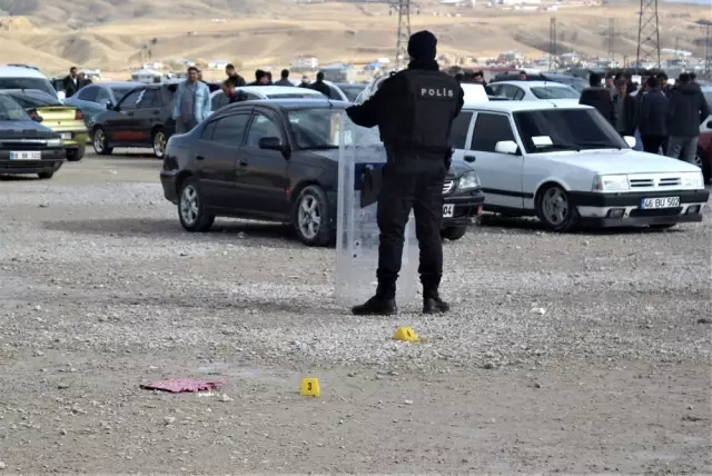 Van'da silahlı ve bıçaklı kavga: 7 yaralı Van'da silahlı ve bıçaklı kavga: 7 yaralı
