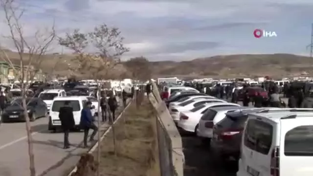 Van'da silahlı ve bıçaklı kavga: 7 yaralı Van'da silahlı ve bıçaklı kavga: 7 yaralı