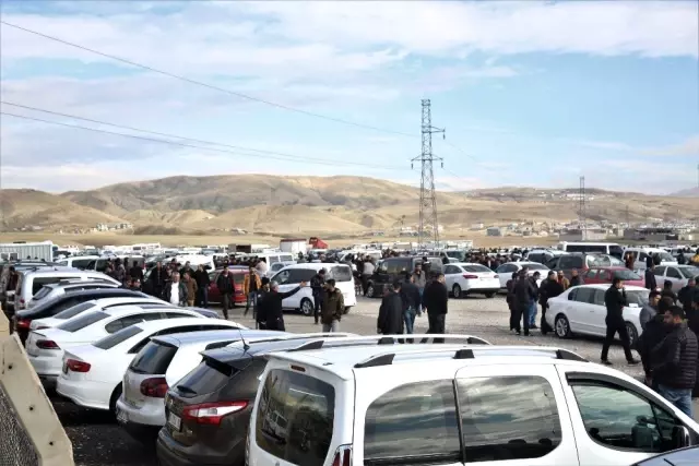Van'da silahlı ve bıçaklı kavga: 7 yaralı Van'da silahlı ve bıçaklı kavga: 7 yaralı