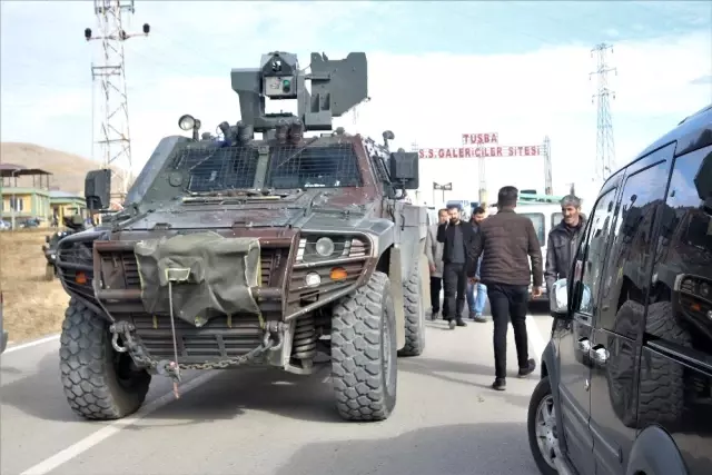 Van'da silahlı ve bıçaklı kavga: 7 yaralı Van'da silahlı ve bıçaklı kavga: 7 yaralı