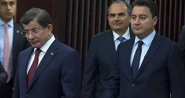 Ahmet Davutoğlu ve Ali Babacan arasında rekabet yaşandığı iddiası gündem yarattı Ahmet Davutoğlu ve Ali Babacan arasında rekabet yaşandığı iddiası gündem yarattı