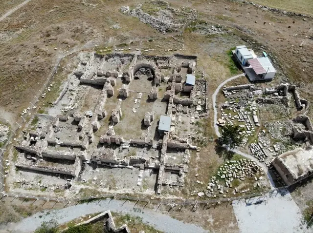 Amorium Antik Kenti turizme açılmayı bekliyor Amorium Antik Kenti turizme açılmayı bekliyor