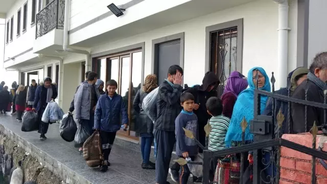 Çanakkale'de 99 düzensiz göçmen yakalandı Çanakkale'de 99 düzensiz göçmen yakalandı