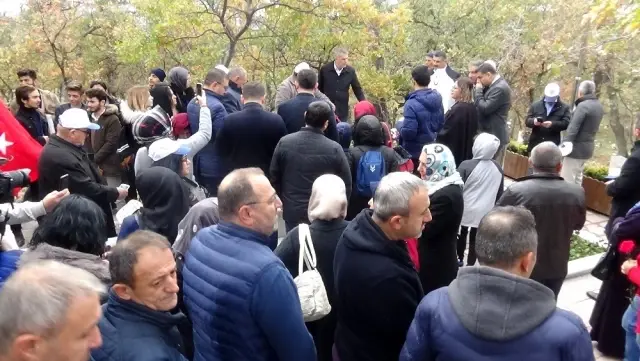 Çanakkale kahramanı Seyit Onbaşı mezarı başında anıldı Çanakkale kahramanı Seyit Onbaşı mezarı başında anıldı