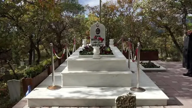 Çanakkale Savaşları kahramanlarından Seyit Onbaşı kabri başında anıldı Çanakkale Savaşları kahramanlarından Seyit Onbaşı kabri başında anıldı