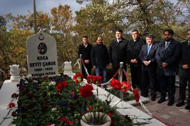 Çanakkale Savaşları kahramanlarından Seyit Onbaşı kabri başında anıldı Çanakkale Savaşları kahramanlarından Seyit Onbaşı kabri başında anıldı