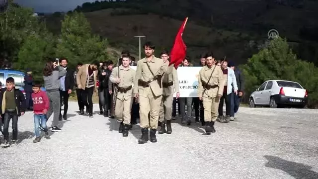 Çanakkale Savaşları kahramanlarından Seyit Onbaşı kabri başında anıldı Çanakkale Savaşları kahramanlarından Seyit Onbaşı kabri başında anıldı