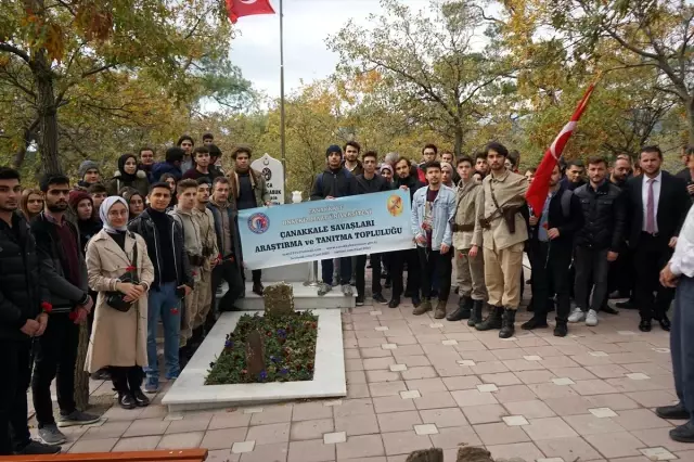 Çanakkale Savaşları kahramanlarından Seyit Onbaşı kabri başında anıldı Çanakkale Savaşları kahramanlarından Seyit Onbaşı kabri başında anıldı