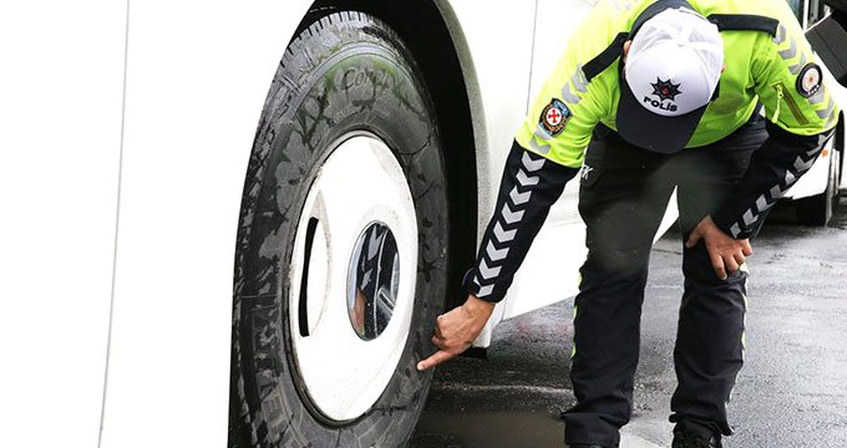 Esenler Otogarı'nda kış lastiği denetimi: Yolcu otobüslerinin lastikleri kontrol edildi
