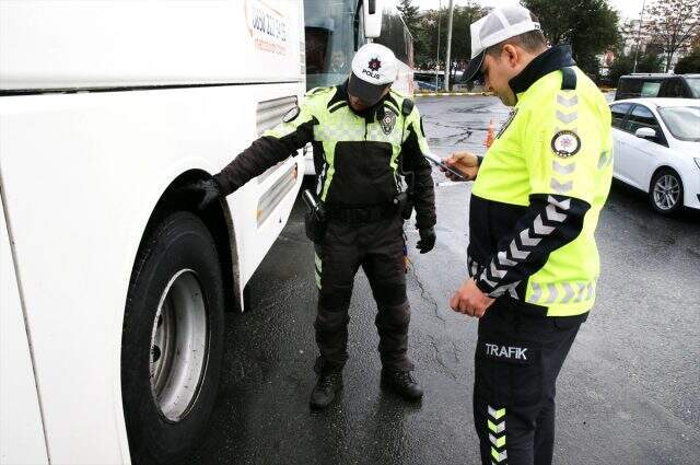 Esenler Otogarı'nda kış lastiği denetimi: Yolcu otobüslerinin lastikleri kontrol edildi