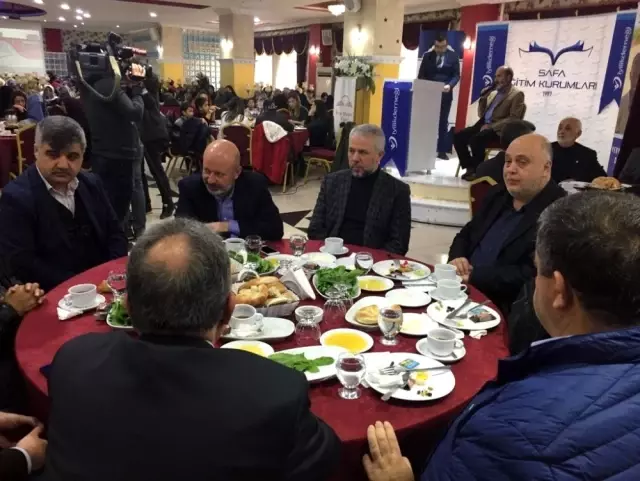 İlim Hikmet Vakfı Yönetim Kurulu Başkanı Fatih Kaya, 'Suriye'deki 805 okulun kütüphanesi yeniden... İlim Hikmet Vakfı Yönetim Kurulu Başkanı Fatih Kaya, 'Suriye'deki 805 okulun kütüphanesi yeniden...