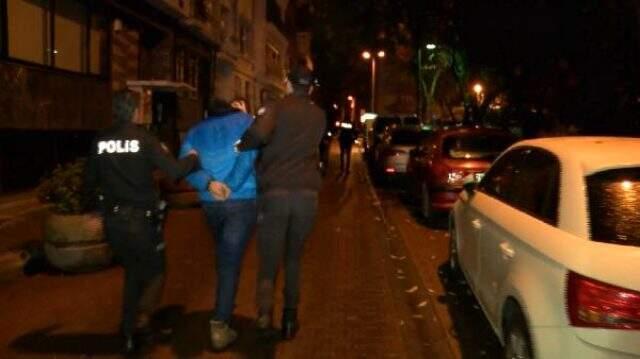 Isınmak için ateş yakan 4 kişi melih cevdet anday'ın heykelini yaktı