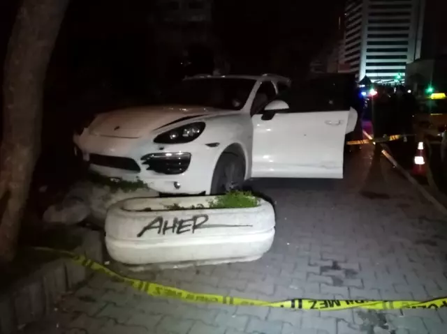 İstanbul'da iki araca yönelik silahlı saldırıda bir kişi yaralandı İstanbul'da iki araca yönelik silahlı saldırıda bir kişi yaralandı