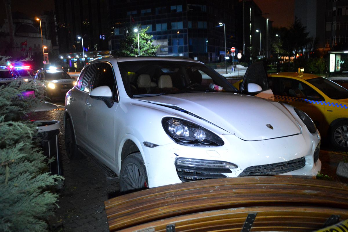 İstanbul'da lüks cip ve otomobil kurşunlandı: 1 ağır yaralı