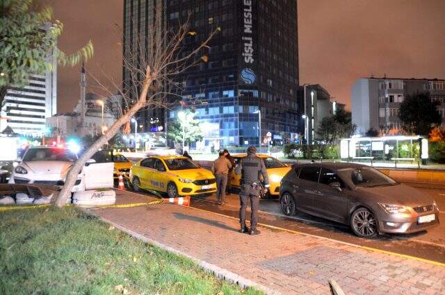 İstanbul'da lüks otomobil ve cip kurşunlandı: 1 ağır yaralı