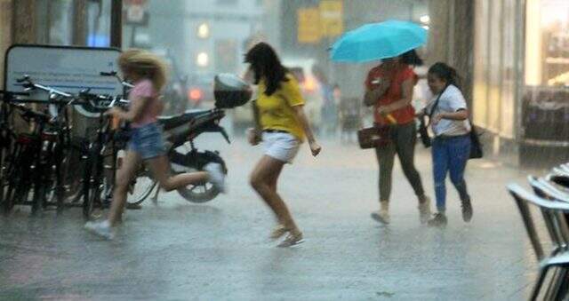 İstanbul ve 9 il için sağanak yağmur, 6 il için de yoğun kar yağışı uyarısı yapıldı