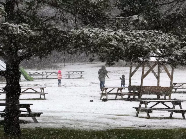 Kartepe, Abant ve Düzce'deki yaylalara mevsimin ilk karı düştü