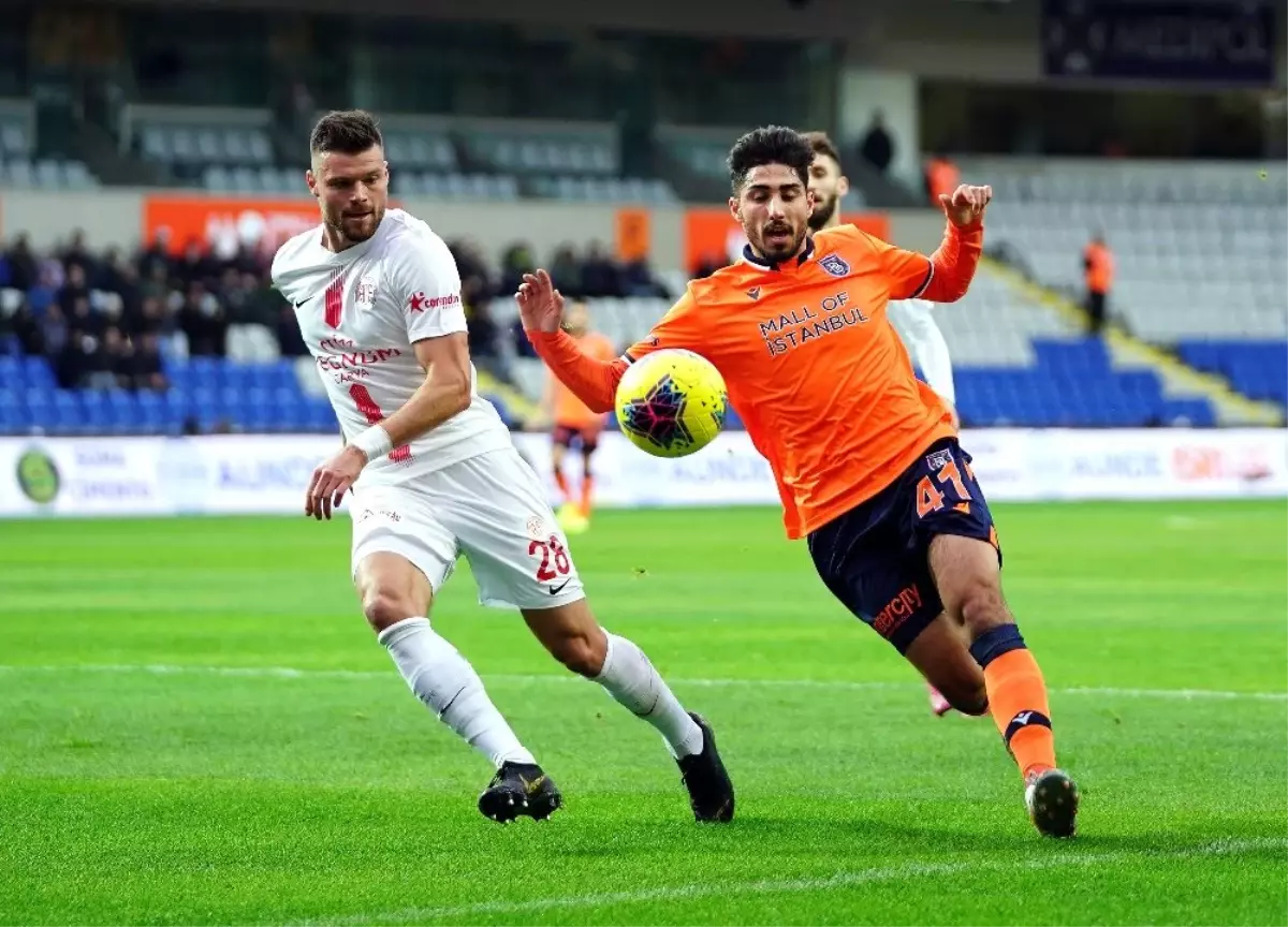 Medipol Başakşehir zirve takibini sürdürüyor