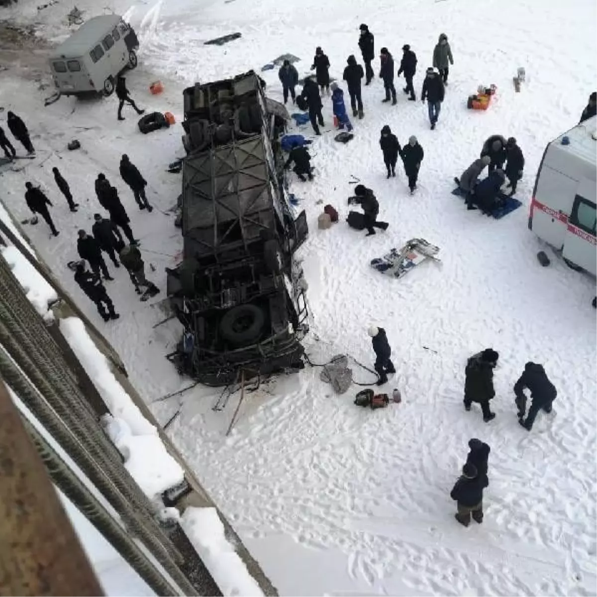 Rusya'da otobüs kazasında ölü sayısı 15'e yükseldi