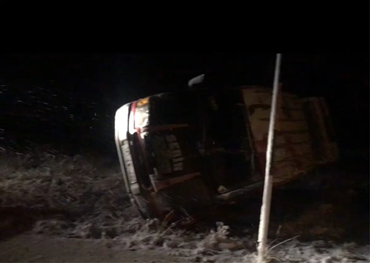 Sivas'ta minibüs devrildi