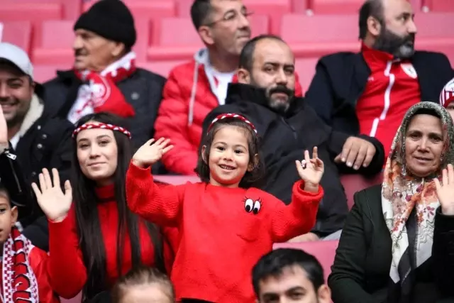 TFF 2. Lig: Samsunspor: 3 - Sarıyer: 0 TFF 2. Lig: Samsunspor: 3 - Sarıyer: 0