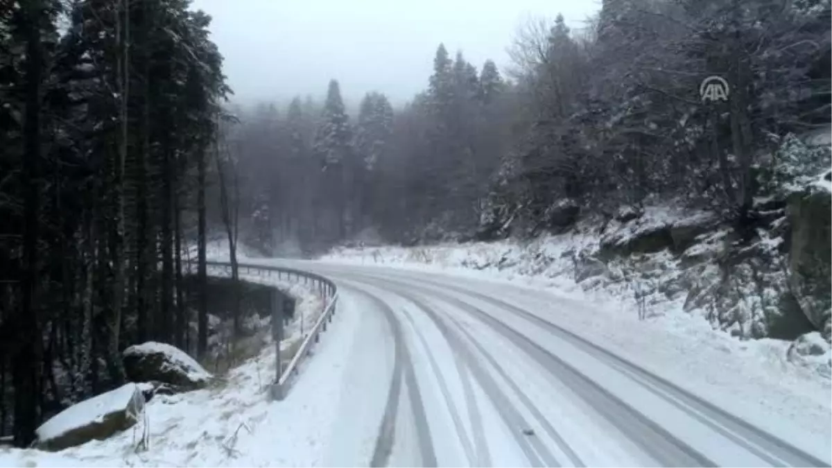 Uludağ'ın 'Oteller Bölgesi'ne yağan mevsimin ilk karı havadan görüntülendi