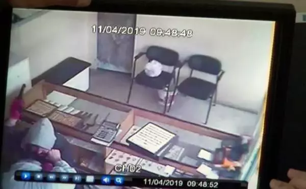 5 kilo altın çalan soyguncular, kuyumcunun zararını ödeyince tahliye edildi 5 kilo altın çalan soyguncular, kuyumcunun zararını ödeyince tahliye edildi