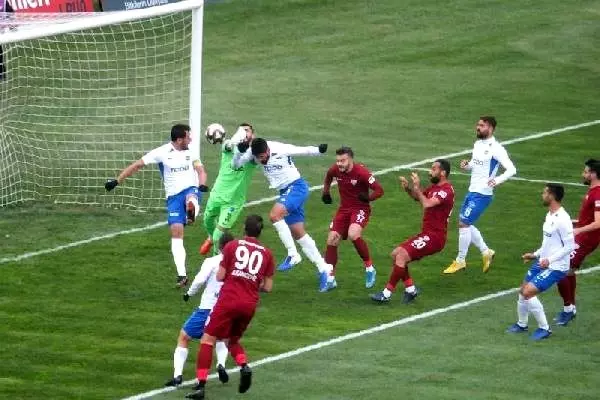 Bandırmaspor liderliği korudu