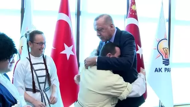 Cumhurbaşkanı Erdoğan engellilerle bir araya geldi (2) Cumhurbaşkanı Erdoğan engellilerle bir araya geldi (2)