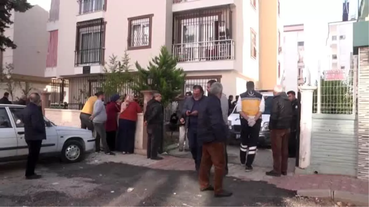Dördüncü kattaki dairenin penceresinden düşen kadın öldü