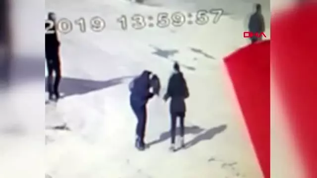 Edirne'de 2 kadının yüzüne yakıcı sıvı atan şüpheli güvenlik kamerasında