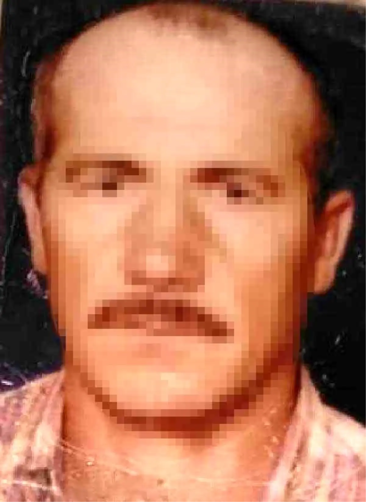 Eşini önce darbeden adam ardından kaynar su dökdü