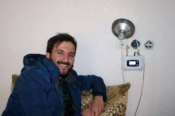 Hakkarili genç, çanak anten ve metal siniden baz istasyonu yaptı