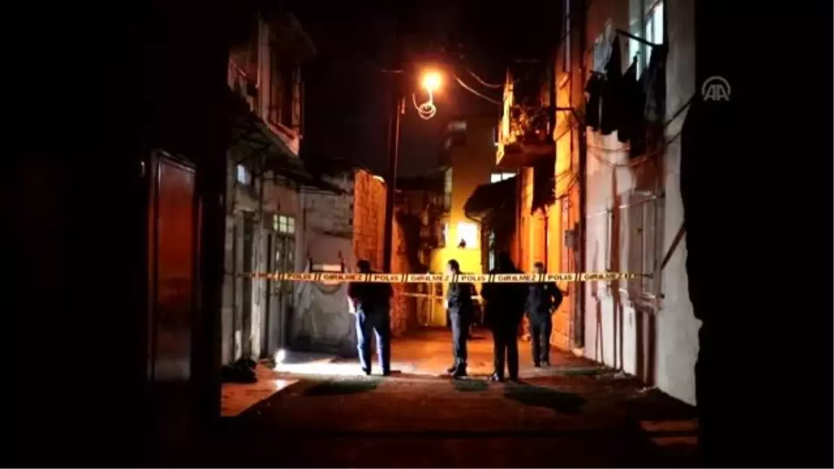 İzmir'de bir kişi ev sahibini öldürdü