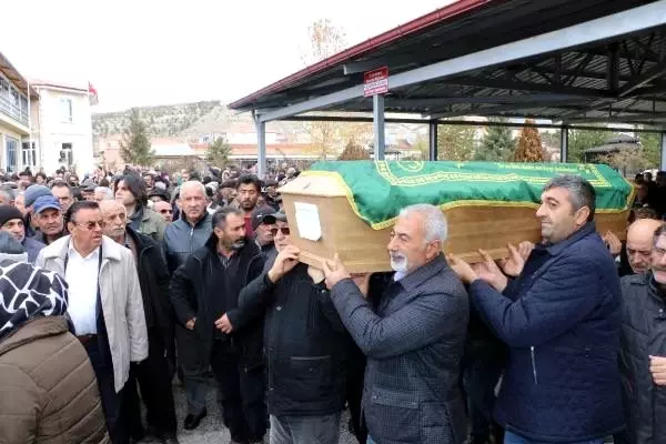 Kaza kurbanı gurbetçi aileye son görev