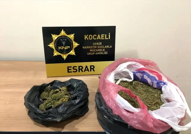 Kocaeli'deki uyuşturucu operasyonunda yakalanan 33 şüpheliden 12'si tutuklandı Kocaeli'deki uyuşturucu operasyonunda yakalanan 33 şüpheliden 12'si tutuklandı