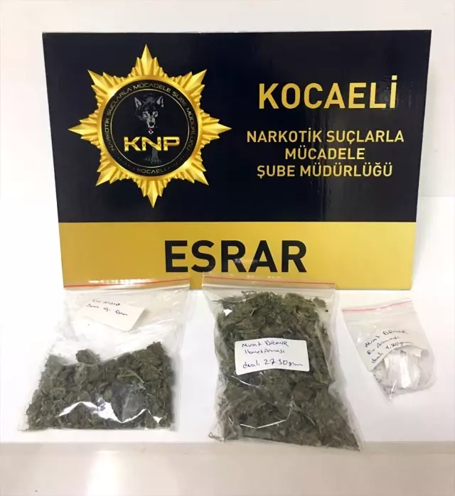 Kocaeli'deki uyuşturucu operasyonunda yakalanan 33 şüpheliden 12'si tutuklandı Kocaeli'deki uyuşturucu operasyonunda yakalanan 33 şüpheliden 12'si tutuklandı