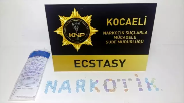 Kocaeli'deki uyuşturucu operasyonunda yakalanan 33 şüpheliden 12'si tutuklandı Kocaeli'deki uyuşturucu operasyonunda yakalanan 33 şüpheliden 12'si tutuklandı