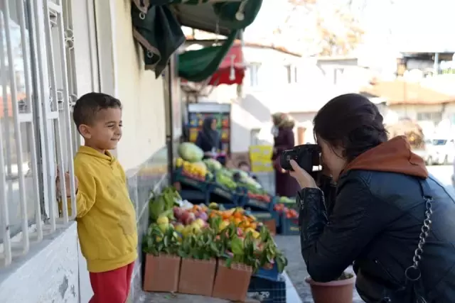 Manisa sokaklarında fotoğraf eğitimi