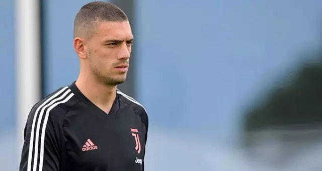 Merih Demiral'ın forma giymemesi Juventus taraftarının tepkisini çekmeye devam ediyor