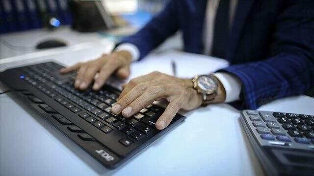 Mesaide sosyal medyaya girmek kovulma sebebi sayıldı