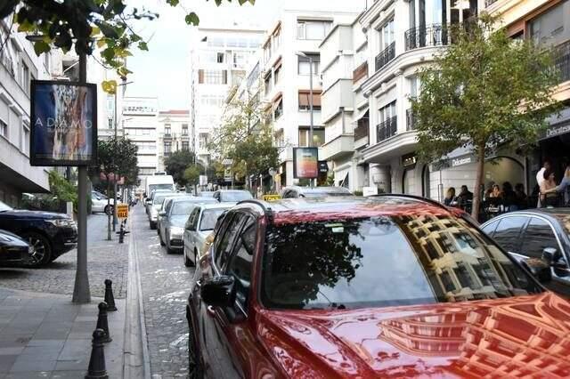 Oyuncu Serenay Sarıkaya, 6 bin TL'lik botlarıyla dikkat çekti
