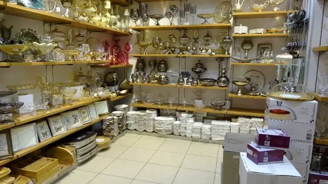 Kızının yanında hırsızlık yapan kadın, kameraya yakalandı Kızının yanında hırsızlık yapan kadın, kameraya yakalandı