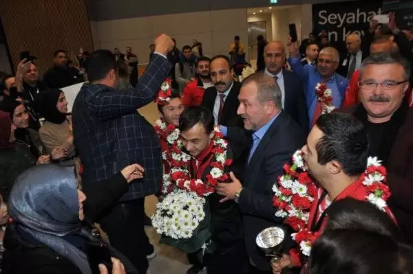 Özel sporcular Türkiye'ye madalya ile döndü