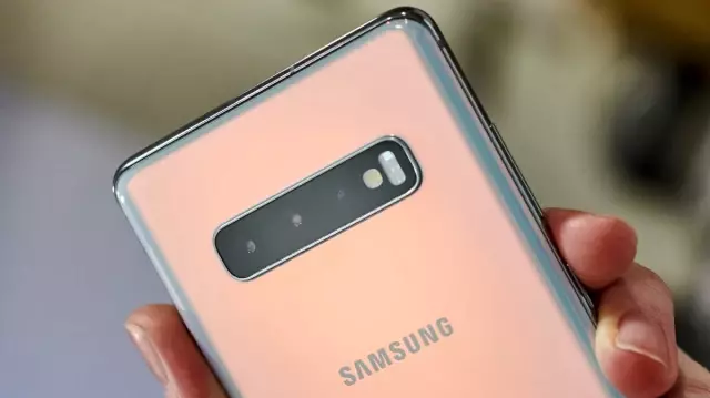 Samsung'un Parlak Gece Çekimi Hamlesi Samsung'un Parlak Gece Çekimi Hamlesi