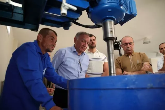 Seyhan, kendi ürettiği boyayı kullanıyor Seyhan, kendi ürettiği boyayı kullanıyor