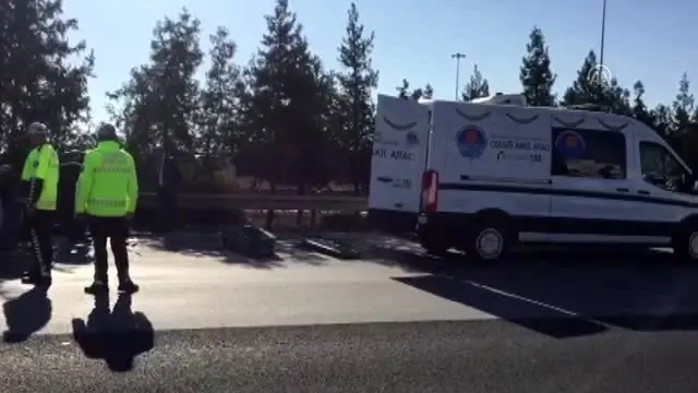 Tır ile otomobil çarpıştı: 1 ölü, 2 yaralı Tır ile otomobil çarpıştı: 1 ölü, 2 yaralı