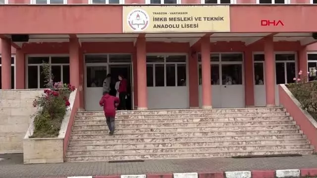 Trabzon-otizmli elif, konuşamıyor ama türkü söylüyor Trabzon-otizmli elif, konuşamıyor ama türkü söylüyor